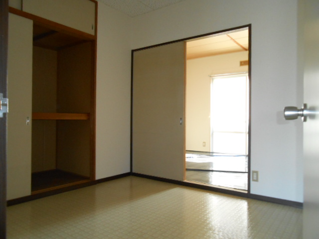 Supermarket. 1551m to Cope Kitase (super)