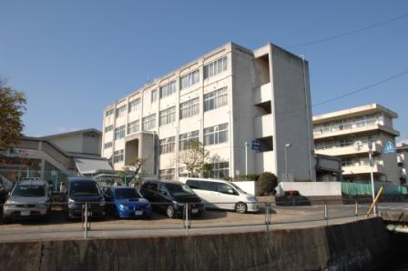 Other. Surrounding environment South Junior High School About 1500m