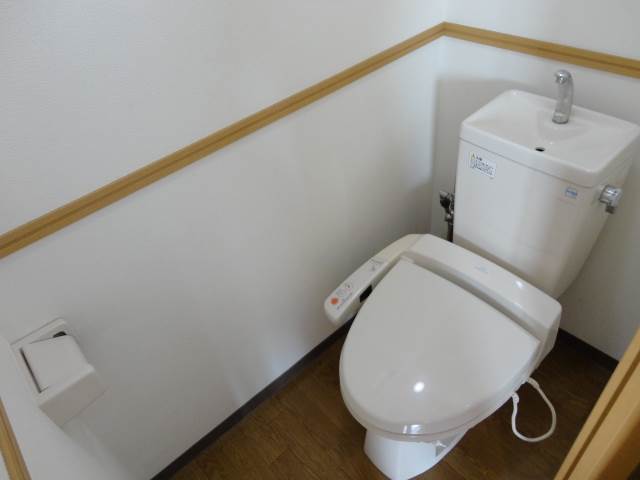 Toilet. Put and with a bidet ☆