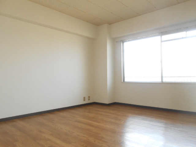 Living and room. Western is! 