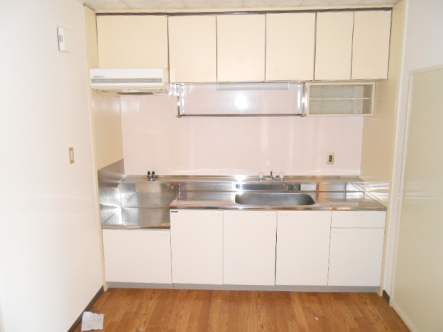Kitchen. Kitchen! Gas stove can be installed! 