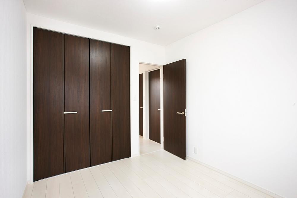 Receipt. Walk-in closet also large capacity