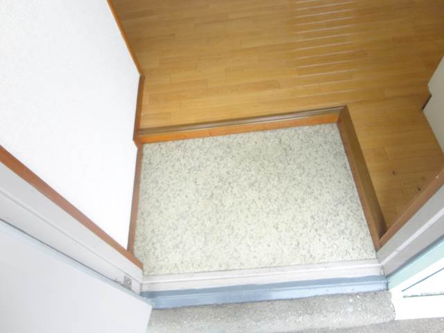 Entrance. Entrance like this!