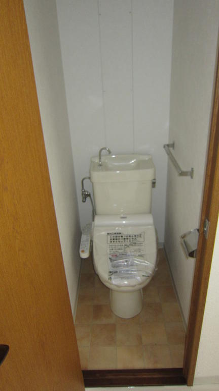 Toilet. (O⌒∇⌒o) (o⌒∇⌒o) (o⌒∇⌒o) (o⌒∇⌒o)