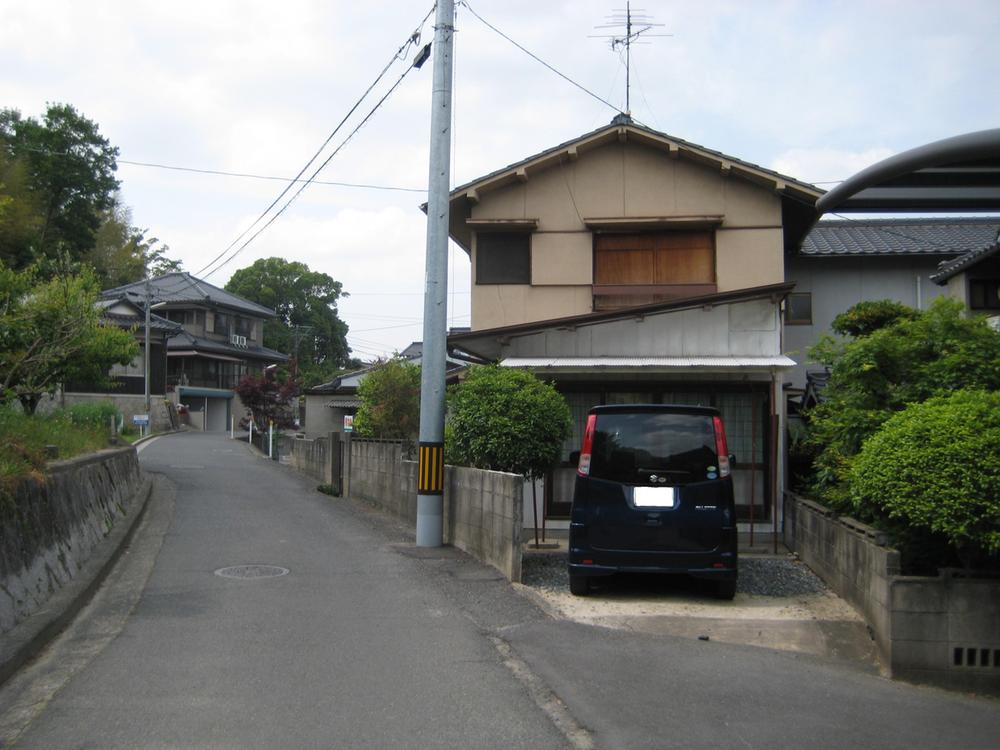 Local appearance photo. From the South