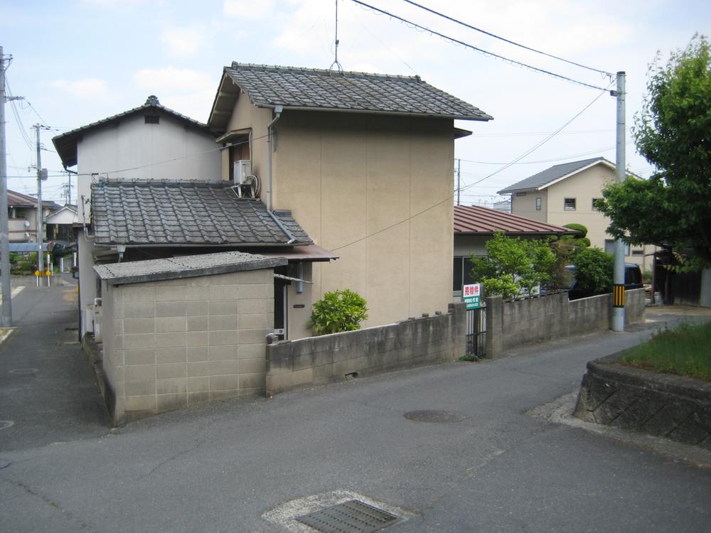 Local appearance photo. From the West