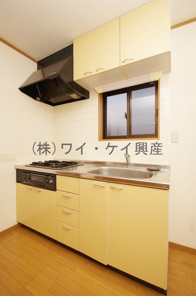 Kitchen. 3-burner stove in the kitchen (^ ○ ^)