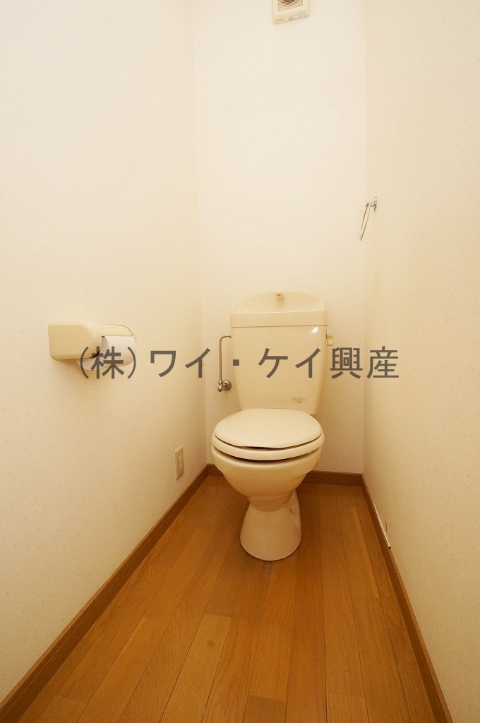 Toilet. Toilet spacious