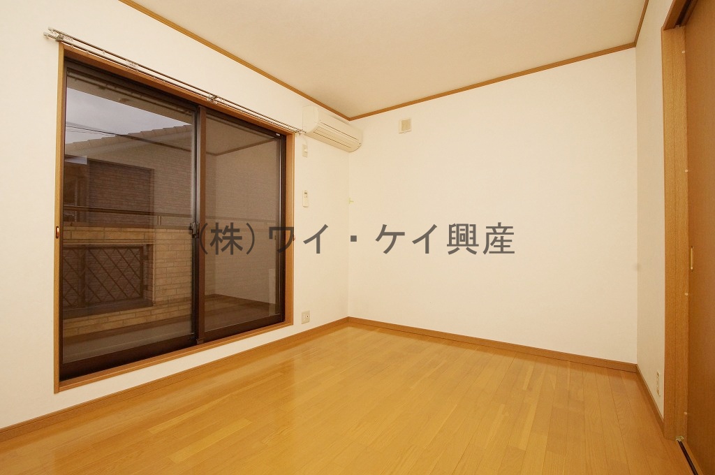 Other room space. The second floor is the south side of the room! !