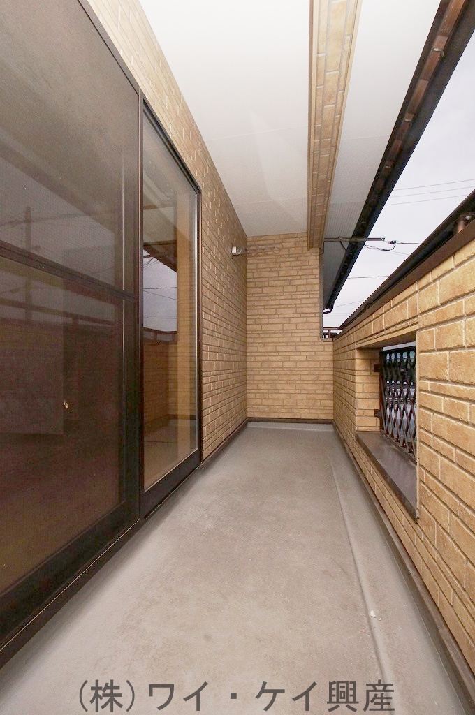 Balcony. South-facing second floor balcony ☆
