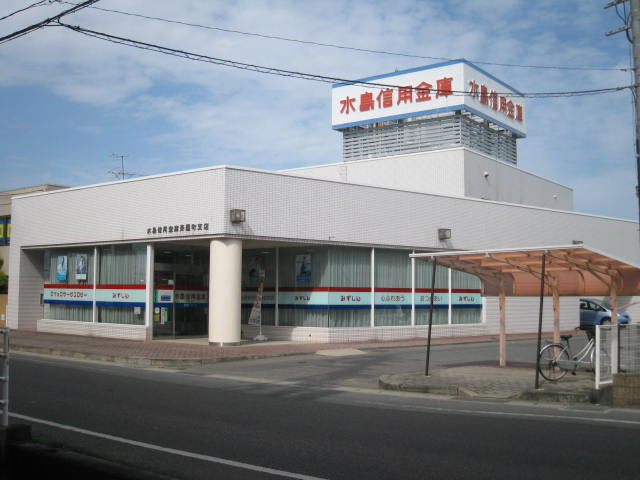 Bank. 550m until Mizushimashin'yokinko Nakajima Branch (Bank)