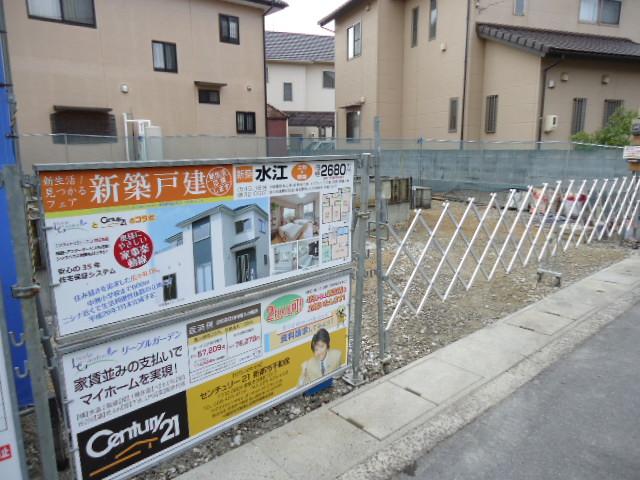 Local photos, including front road. Local (12 May 2013) Shooting