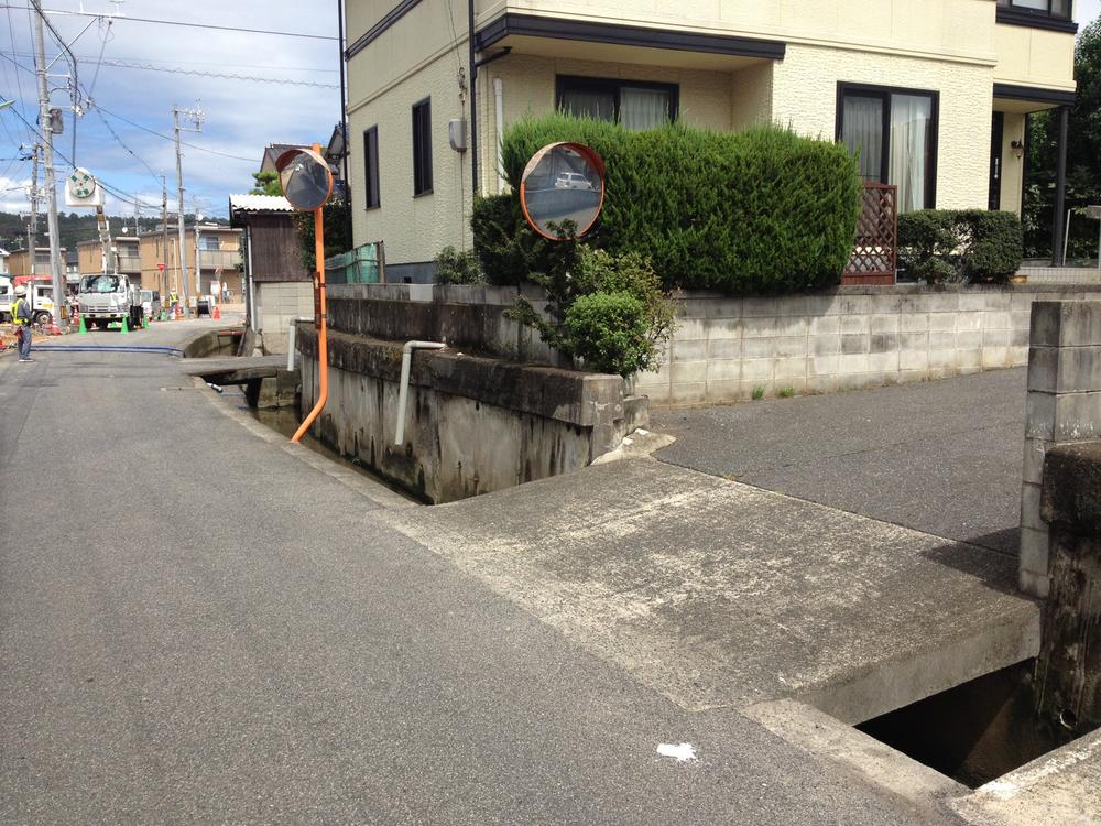 Local photos, including front road. Local (September 2013) Shooting