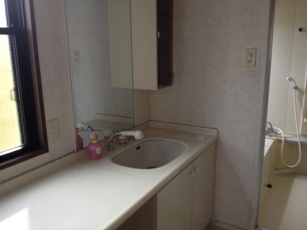 Wash basin, toilet. Indoor (September 2013) Shooting