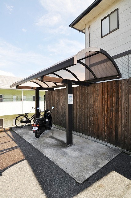 Other common areas. Okay raining Covered bicycle parking rain ~