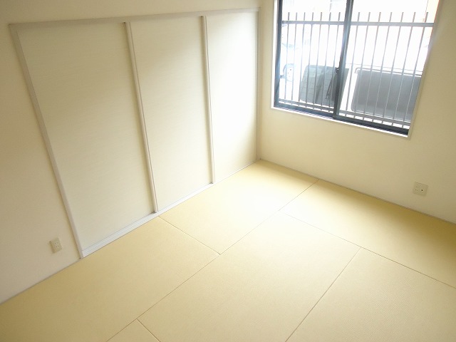 Other room space. ※ The image is a thing of the inverted type room.