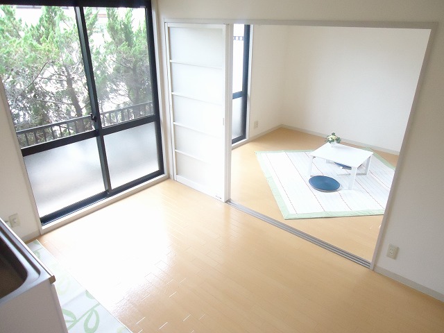 Living and room. ※ The image is a thing of the inverted type room.