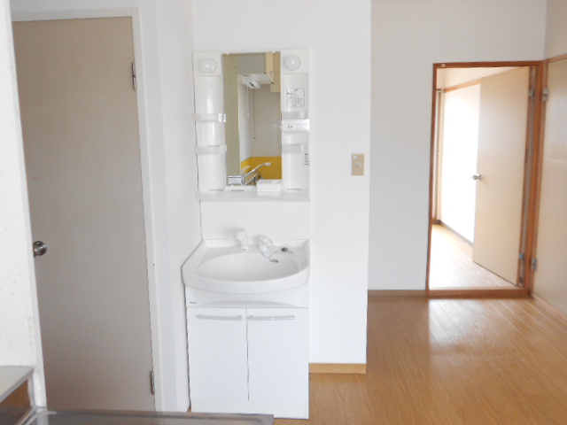 Washroom. It is the washstand!