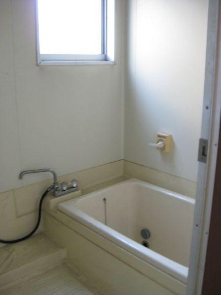 Bathroom. Indoor (April 2012) shooting