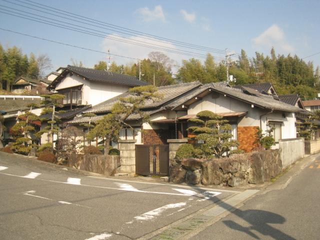 Local appearance photo. Local (March 2012) shooting