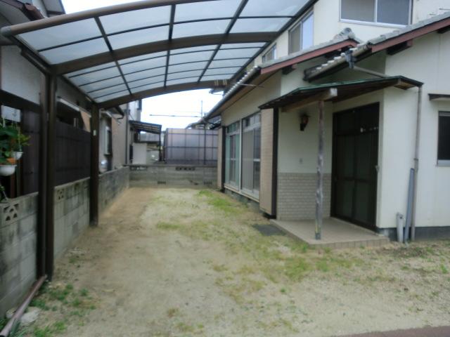 Parking lot. Parking two possible! 