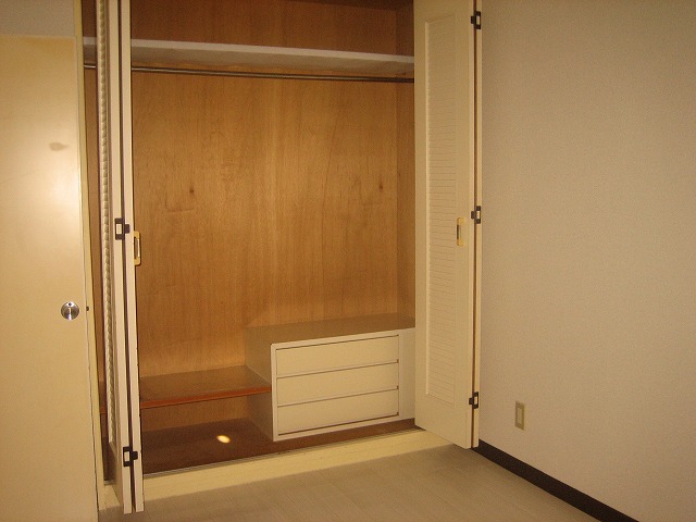 Receipt. Storage of children room One place only