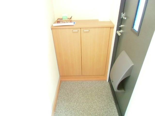 Entrance. Cupboard