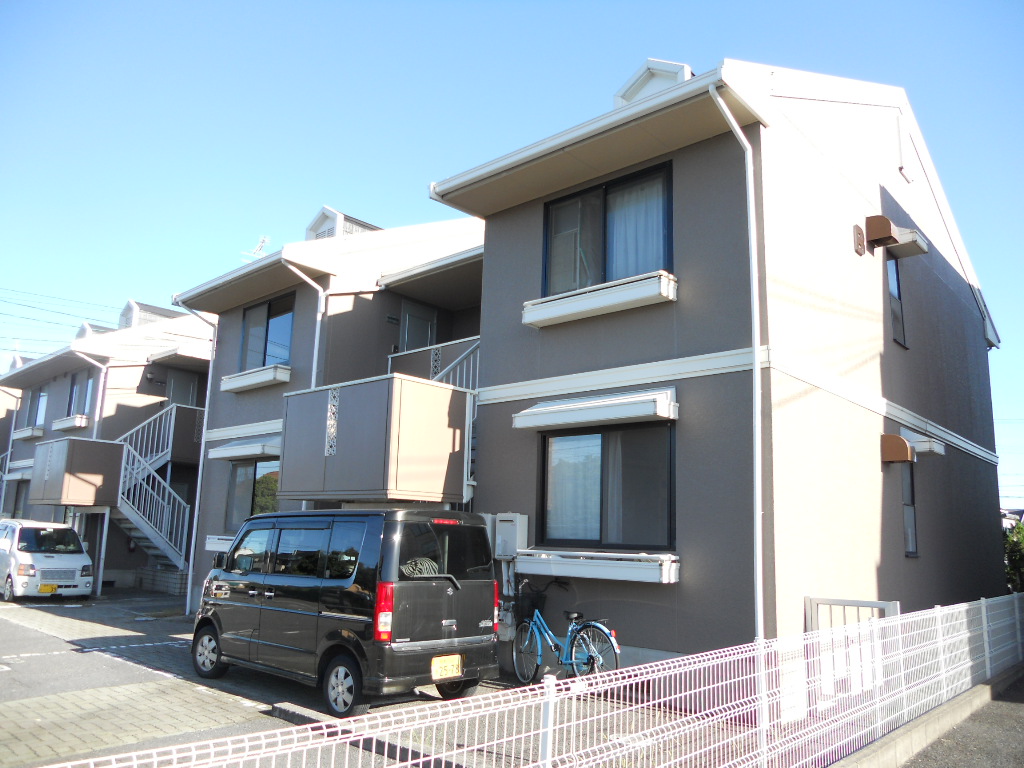 Building appearance. Building 1 is 4 units of apartment