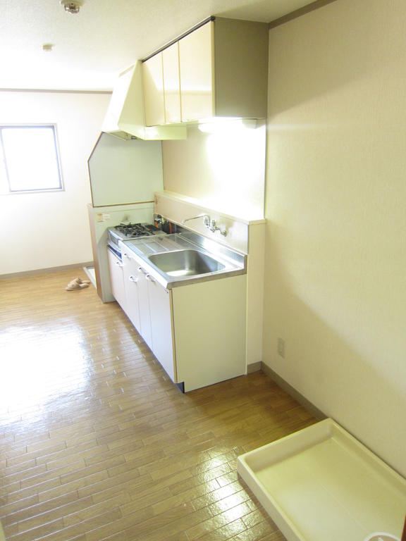 Kitchen. (=^ u ^=)(=^ u ^=)