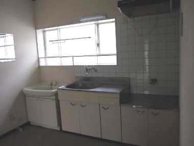 Kitchen. You can ventilation Tsuite window ☆
