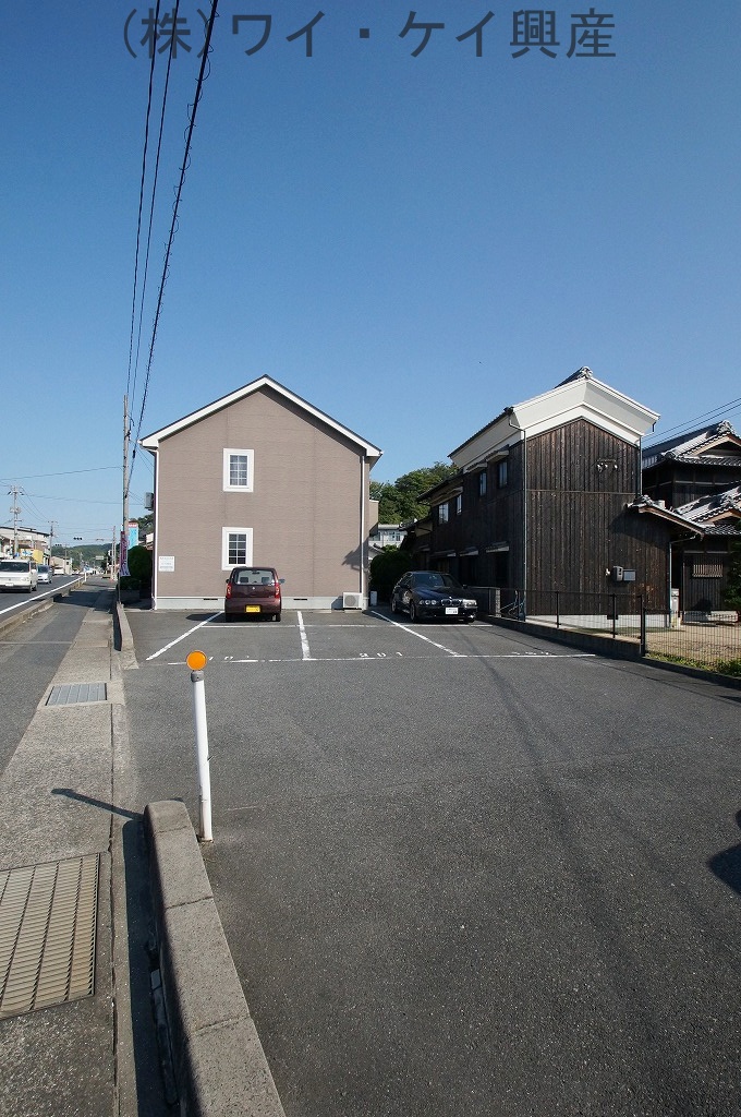 Parking lot. It is parallel parking (* ^ _ ^ *)