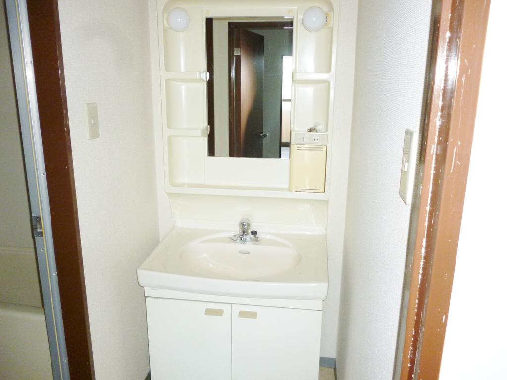 Washroom. (* ⌒O⌒ *) independent wash basin equipped