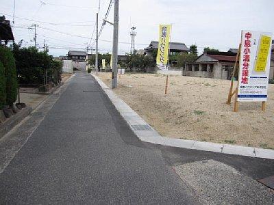 Local photos, including front road. Local (11 May 2013) Shooting