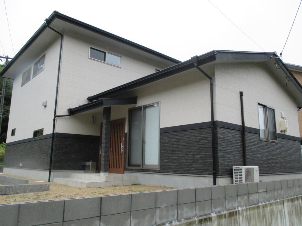 Local appearance photo. Local (10 May 2013) Shooting