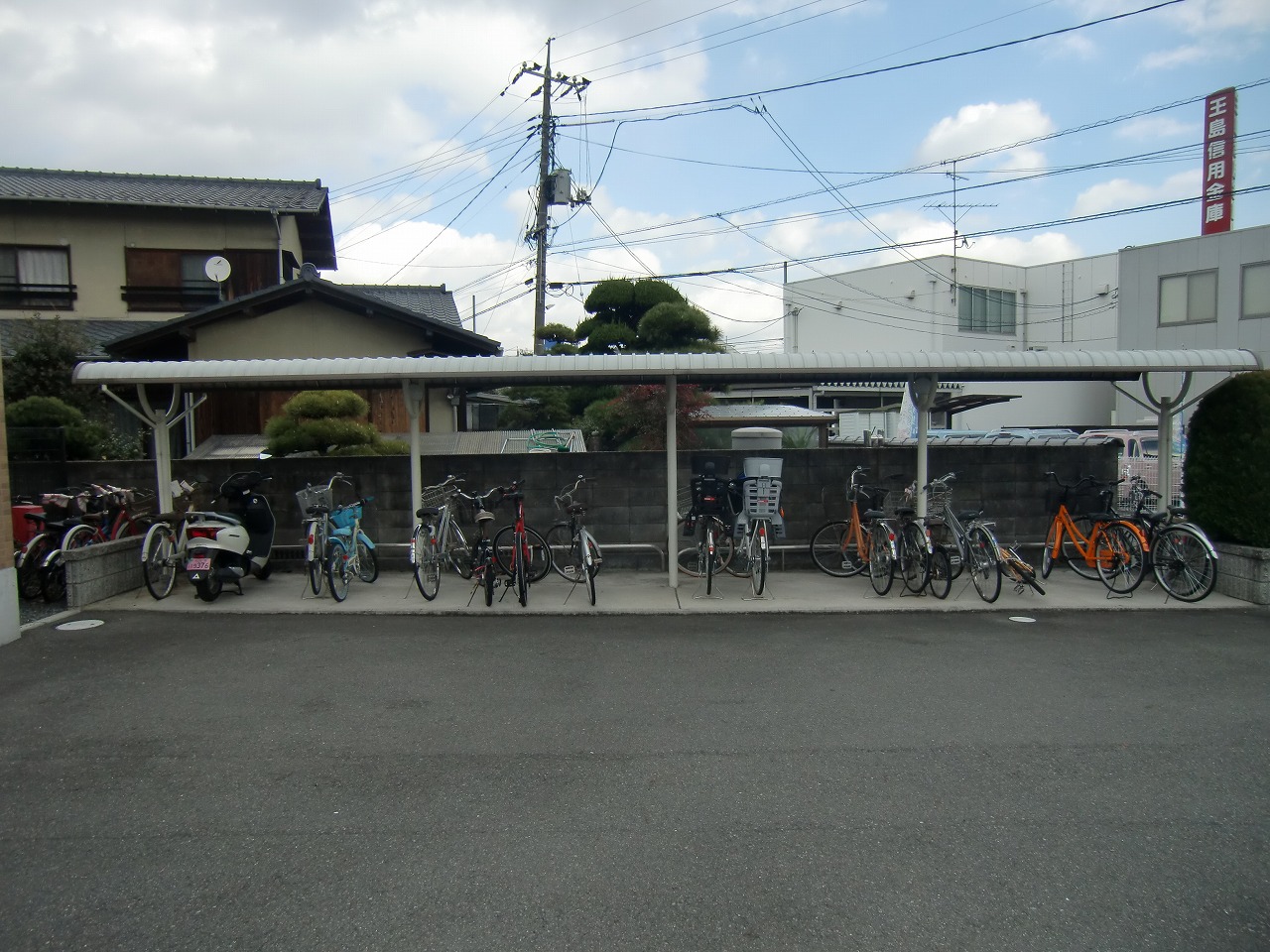 Other common areas. ☆ Is a bicycle parking lot