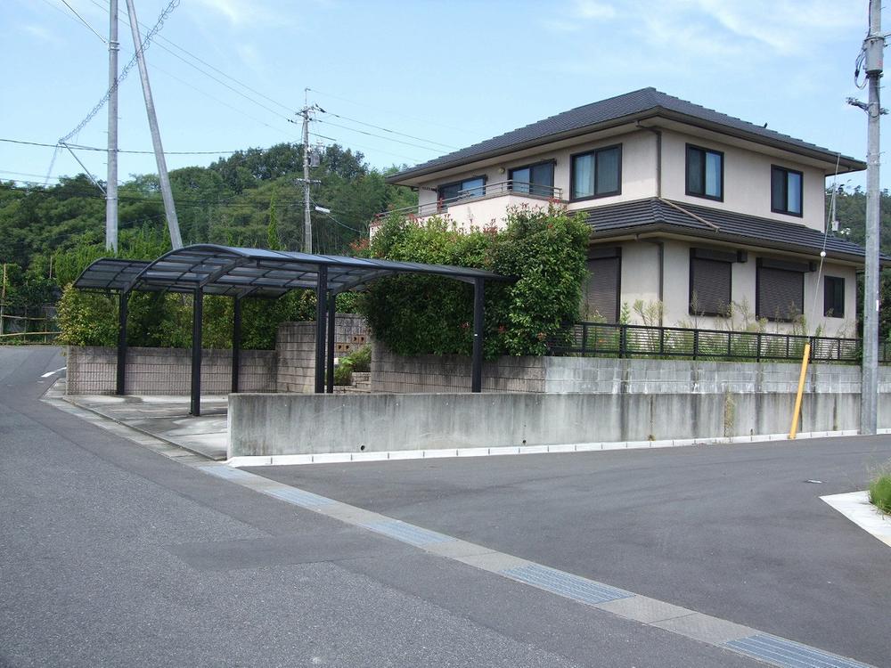 Local photos, including front road. Local (10 May 2013) Shooting