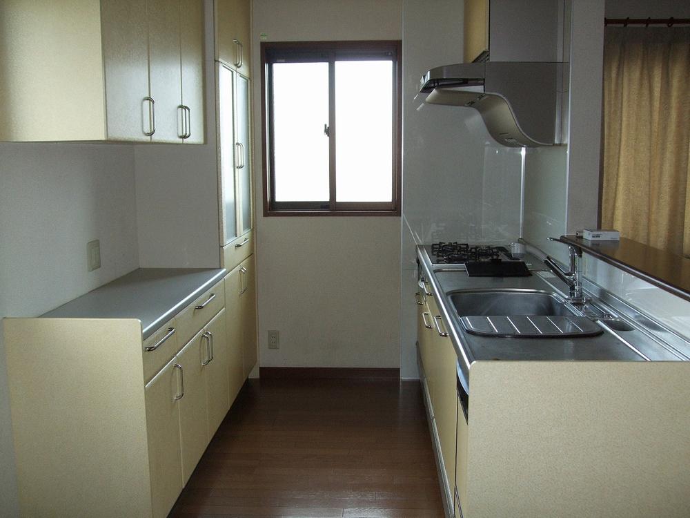 Kitchen. Indoor (11 May 2013) Shooting