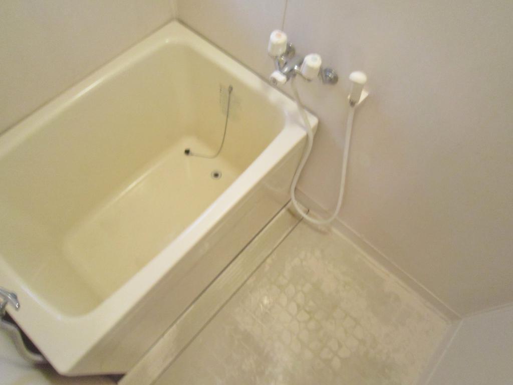 Bath. \ (^ 0 ^) \ (^ 0 ^) \ (^ 0 ^)
