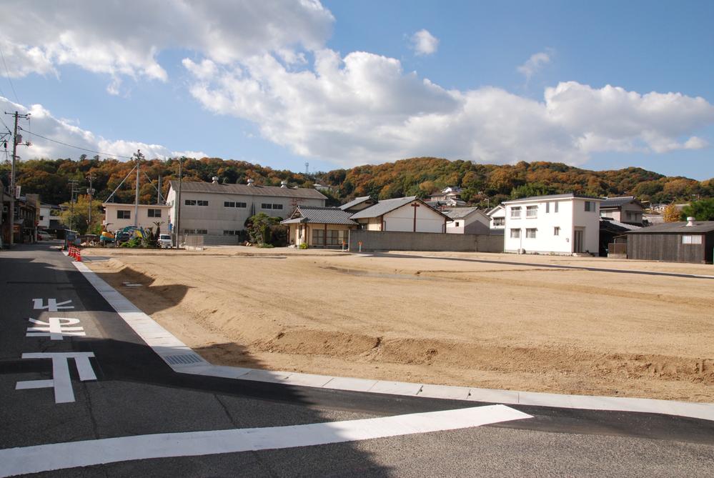 Local photos, including front road. Local (11 May 2013) Shooting