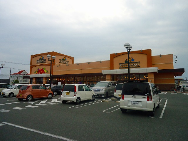 Supermarket. Nishina food basket Tsurajimachuo store up to (super) 611m