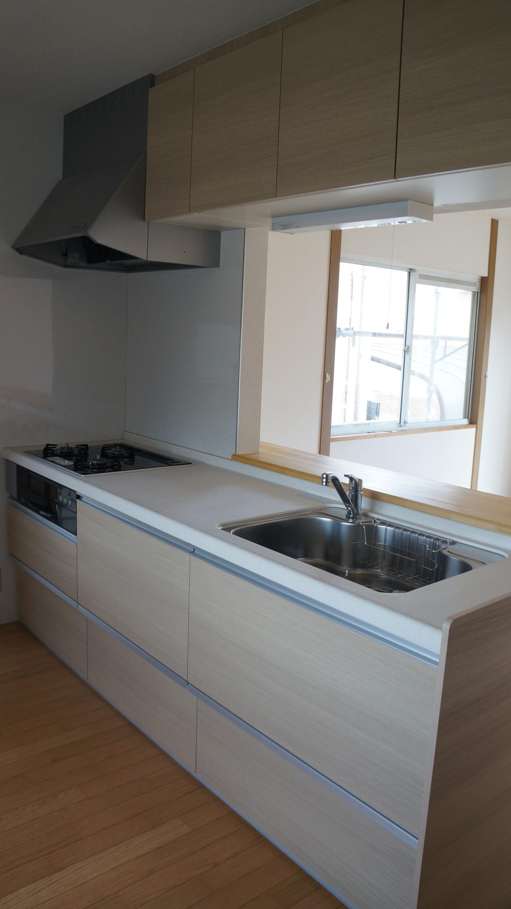 Kitchen. Indoor (11 May 2012) shooting The latest face-to-face system Kitchen