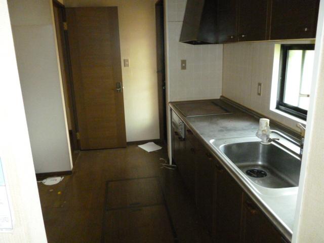 Kitchen. Indoor (10 May 2013) Shooting