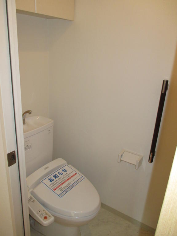 Toilet. (* ^ ▽ ^ *) (* ^ ▽ ^ *) (* ^ ▽ ^ *)