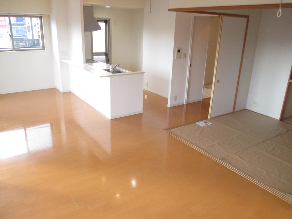 Living and room. (* ^ ▽ ^ *) (* ^ ▽ ^ *) (* ^ ▽ ^ *)