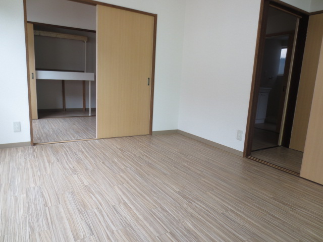 Living and room. 6 Pledge of Western-style