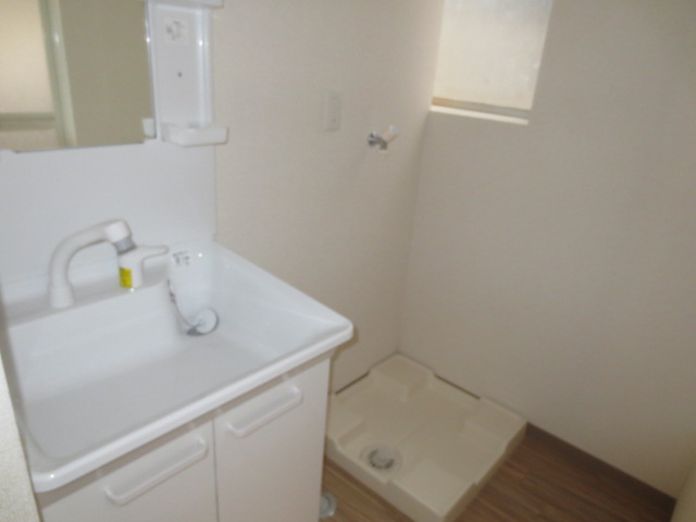 Washroom. Shampoo is with Dresser