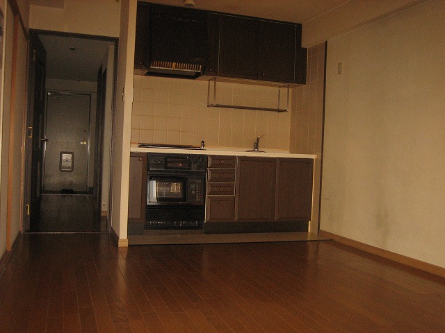 Kitchen. It is with oven