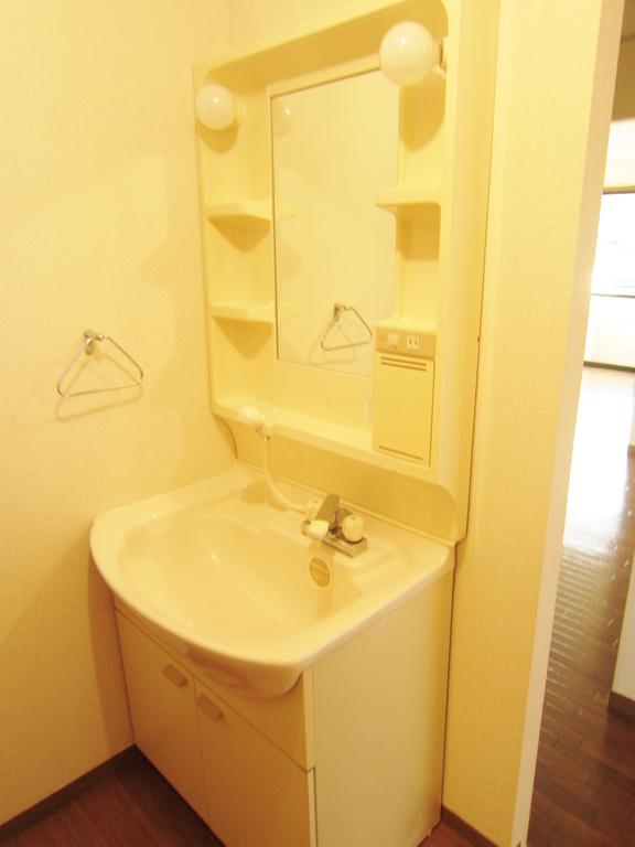 Washroom. (O⌒∇⌒o) (o⌒∇⌒o) (o⌒∇⌒o) (o⌒∇⌒o)