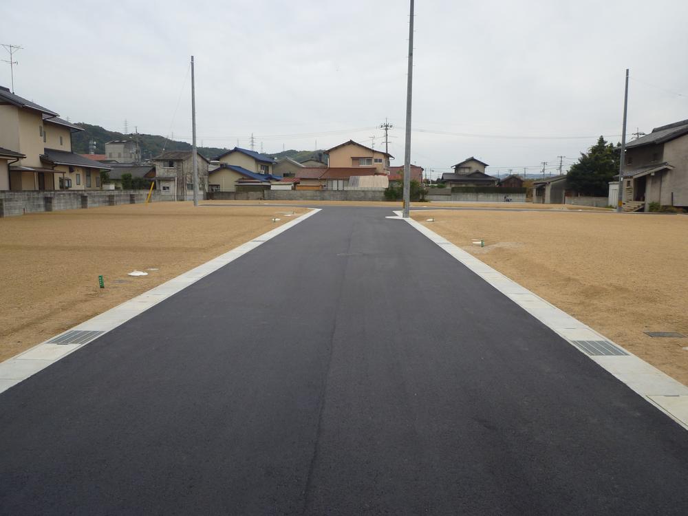 Local photos, including front road. Local (12 May 2012) shooting