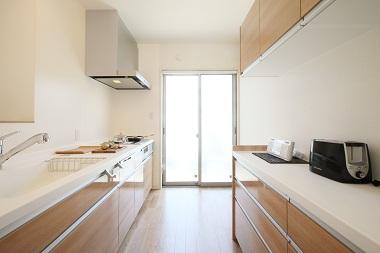 Kitchen. The kitchen is easy to navigate with dining, There is also a reasonable sense of distance. It is possible to concentrate on cooking, You can also keep the dining calm atmosphere.